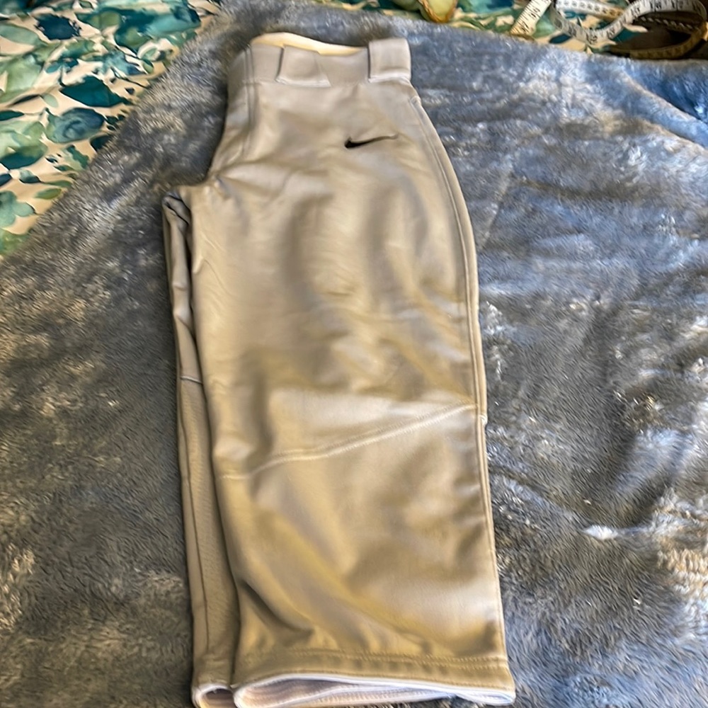 New w/o tag Women’s Softball pants.   S
